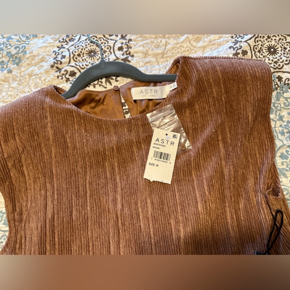 NWT ASTR the Label Plisse Maxi Brown Dress Size Medium - Picture 3 of 11